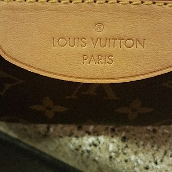 Kings toiletry bag from Louis Vuitton - Picture 2 of 5